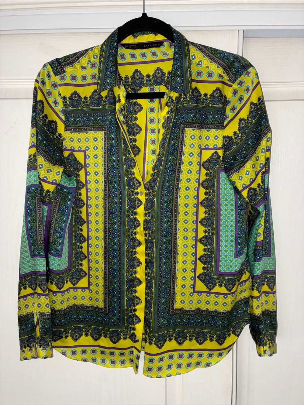 Zara-  Patterned Long-Sleeve blouse
